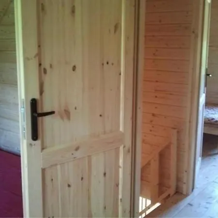 Blockhuette Mit Grill Und Garten In Glenwko *
