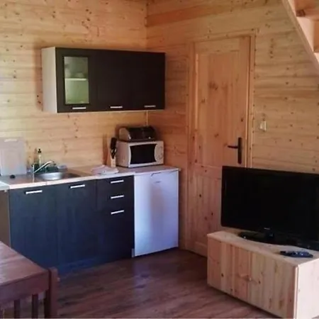 Daire Blockhuette Mit Grill Und Garten In Glenwko *